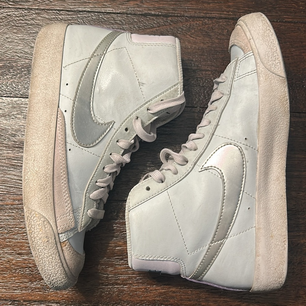 Nike Blazer Mid '77 High-Top Sneakers - Picture 4 of 9
